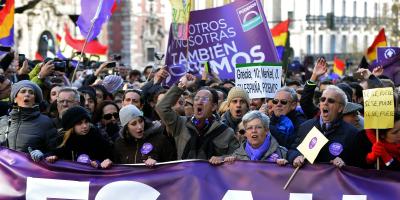 Yes he can!' How Spanish indignado Pablo Iglesias aims to use a wave of  protest to build 'a decent country', Spain